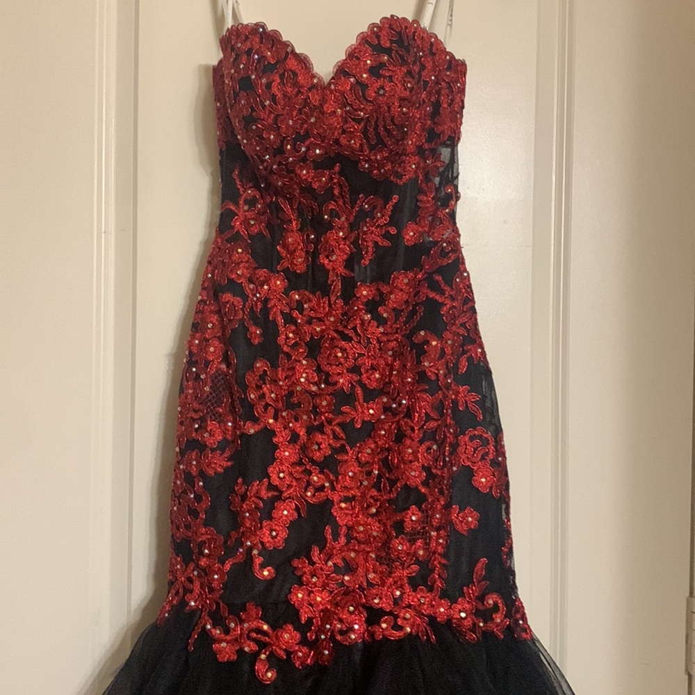 Jasz evening gown. Red and black size 00 - Picture 3 of 9